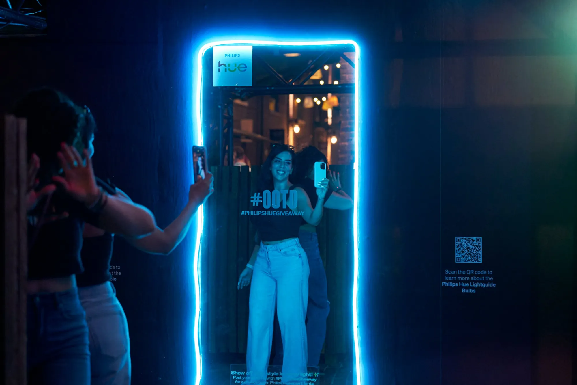 Philips Hue neon mirror photo spot at the Lavazza IncluCity Festival